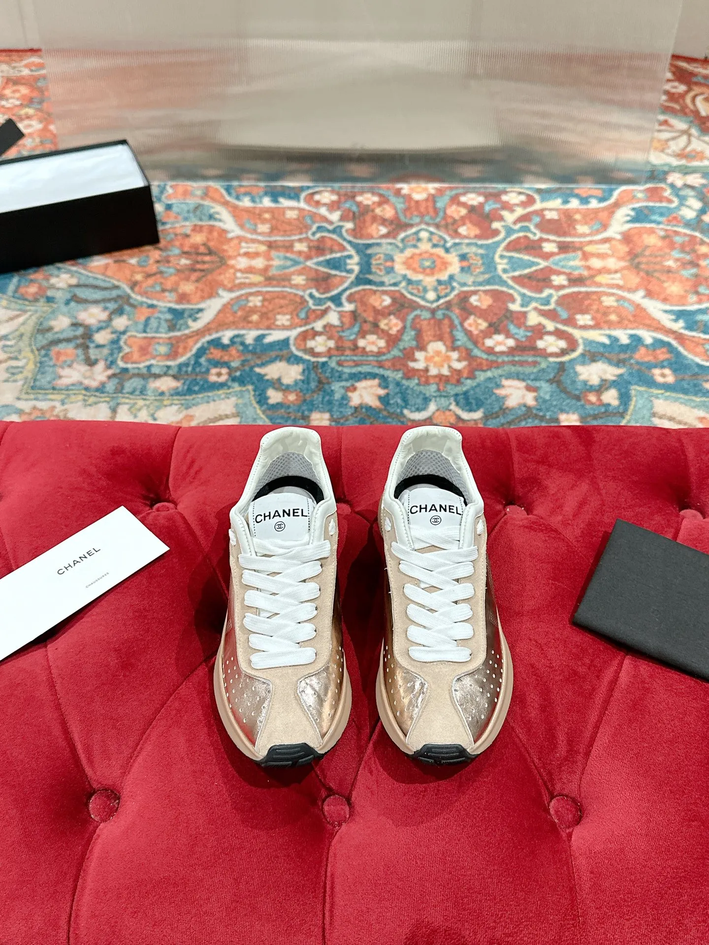 👟👟Ex-factory price 600👟👟 CHANEL Chanel classic sneakers, super internet celebrity series! There are so many Internet celebrities on their feet, and the counter is super popular〰️〰️ The world of Chanel has always been a dream for girls, the simple partition design is a super interpretation of multiple texture effects, the most eye-catching LOGO double C is also my favorite, no matter how you match it on your feet, the effect is completely amazing✔✔✔I must recommend you to buy this one⚡️⚡️Bangladesh environmentally friendly leather upper, original private model TPU outsole The color details are all compared 🆚 at the counter! Perfect presentation with zero color difference ❥ ❥ Every detail is beyond the genuine level! There is no pressure in and out of the counter☑️Number of yards: 35-40